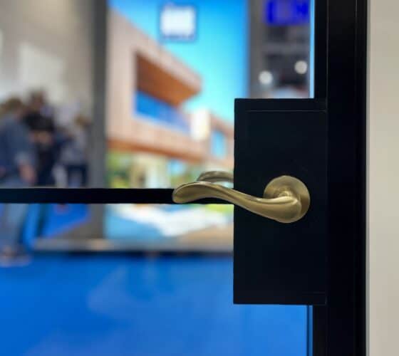 aluco floating lock handle design on a glass door